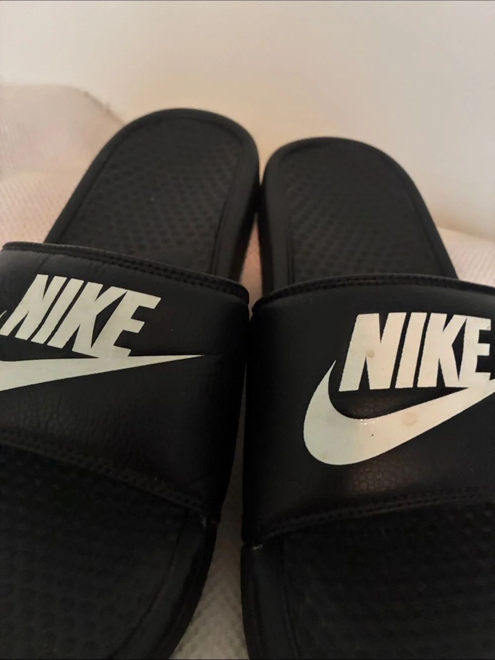 Nike Black Benassi Slide Sandals with White Logo Swoosh style:343880-090